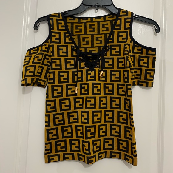 Cold shoulder cutout top spandex material S/M - Picture 1 of 3